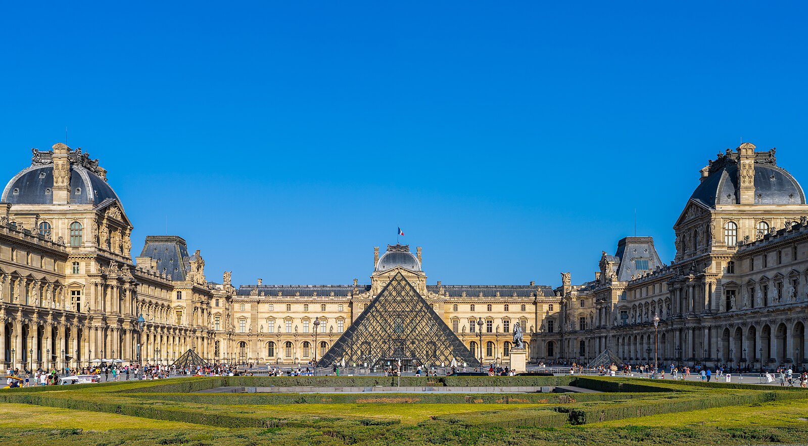 Louvre_museum_01